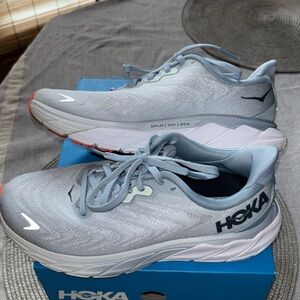 Hoka tennis shoes EUC size 6